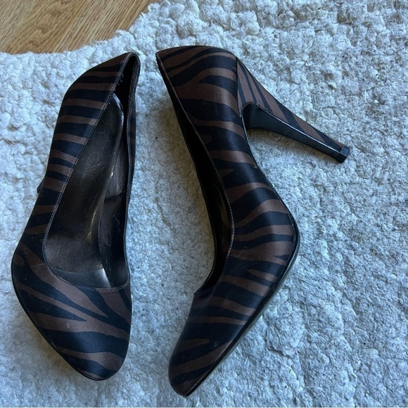 Jessica Simpson Brenda2 Satin Brown Black Zebra Almond Toe Heels Pumps Size 9 - Picture 4 of 11